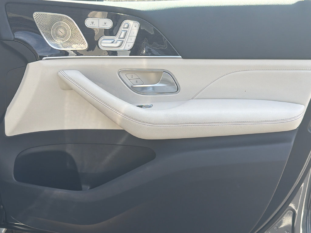 Used 2022 Mercedes-Benz GLS 450 4MATIC image 15