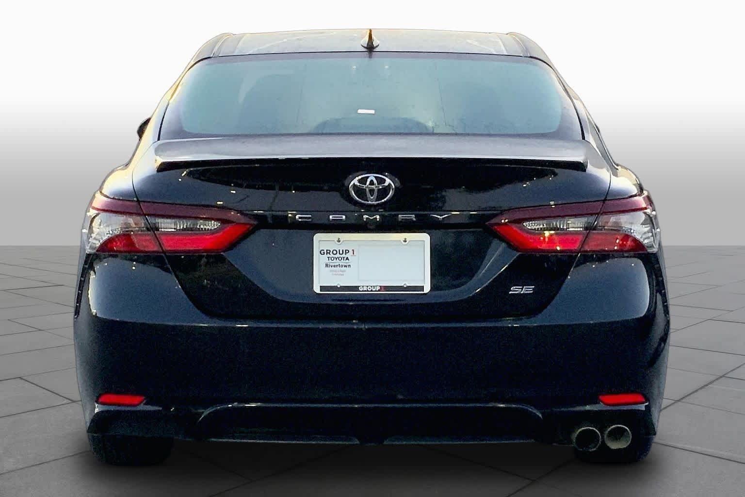 Used 2021 Toyota Camry SE FWD image 5