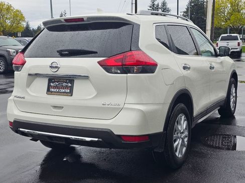 Used 2017 Nissan Rogue SV image 5