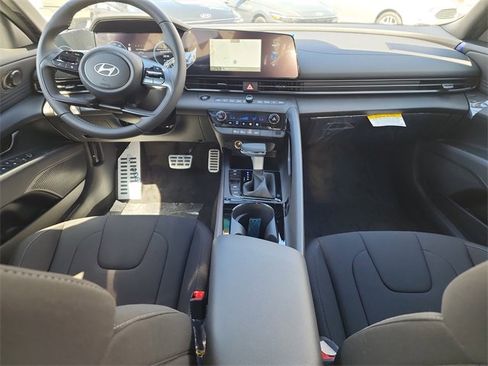 New 2025 Hyundai Elantra SEL image 9