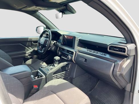 Used 2025 Toyota Tacoma SR5 AWD/4WD image 27