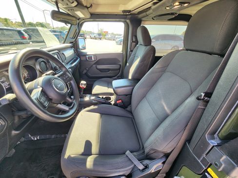 Used 2020 Jeep Wrangler Sport AWD/4WD image 17