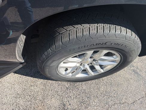 Used 2021 Chevrolet Suburban LS image 7