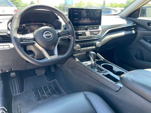 Used 2024 Nissan Altima 2.5 SR w/ SR Premium Package FWD image 12