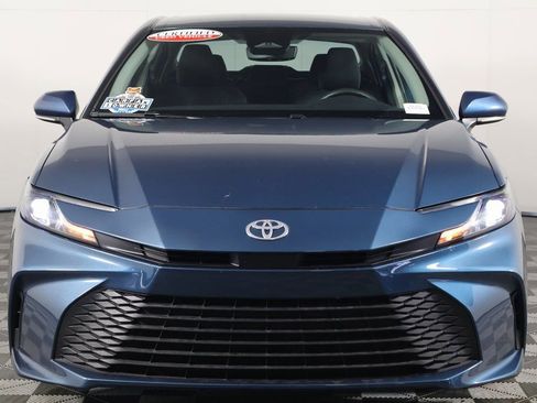 Used 2025 Toyota Camry LE image 2