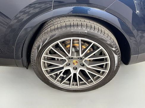 Used 2023 Porsche Cayenne image 36