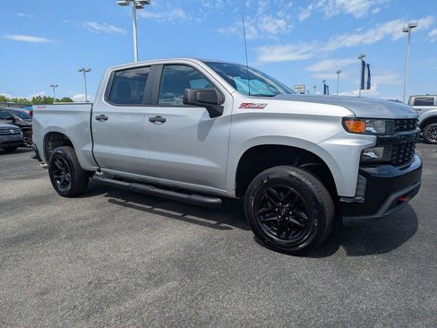 Used 2019 Chevrolet Silverado 1500 Custom Trail Boss w/ Custom Convenience Package AWD/4WD image 2