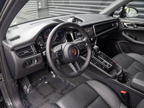 Used 2026 Porsche Macan AWD/4WD image 4