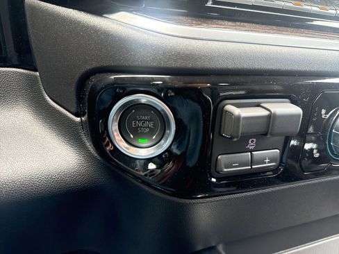 New 2026 GMC Sierra 1500 Elevation w/ Preferred Package AWD/4WD image 17