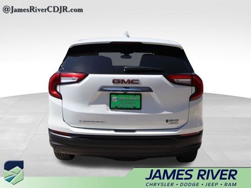 Used 2024 GMC Terrain SLE FWD image 4