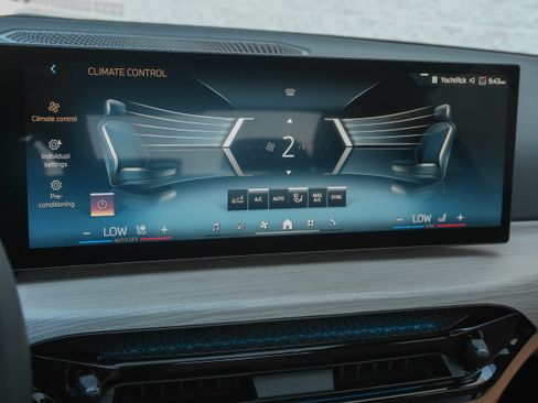 Used 2025 BMW 330i Sedan RWD image 23