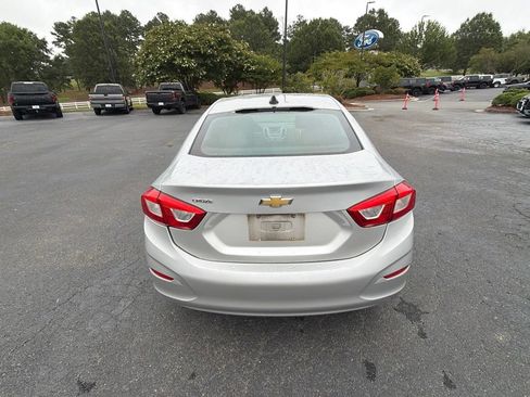 Used 2017 Chevrolet Cruze LS FWD image 10