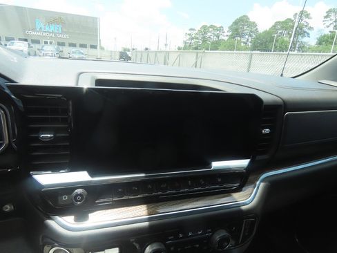 Used 2022 Chevrolet Silverado 1500 RST AWD/4WD image 25