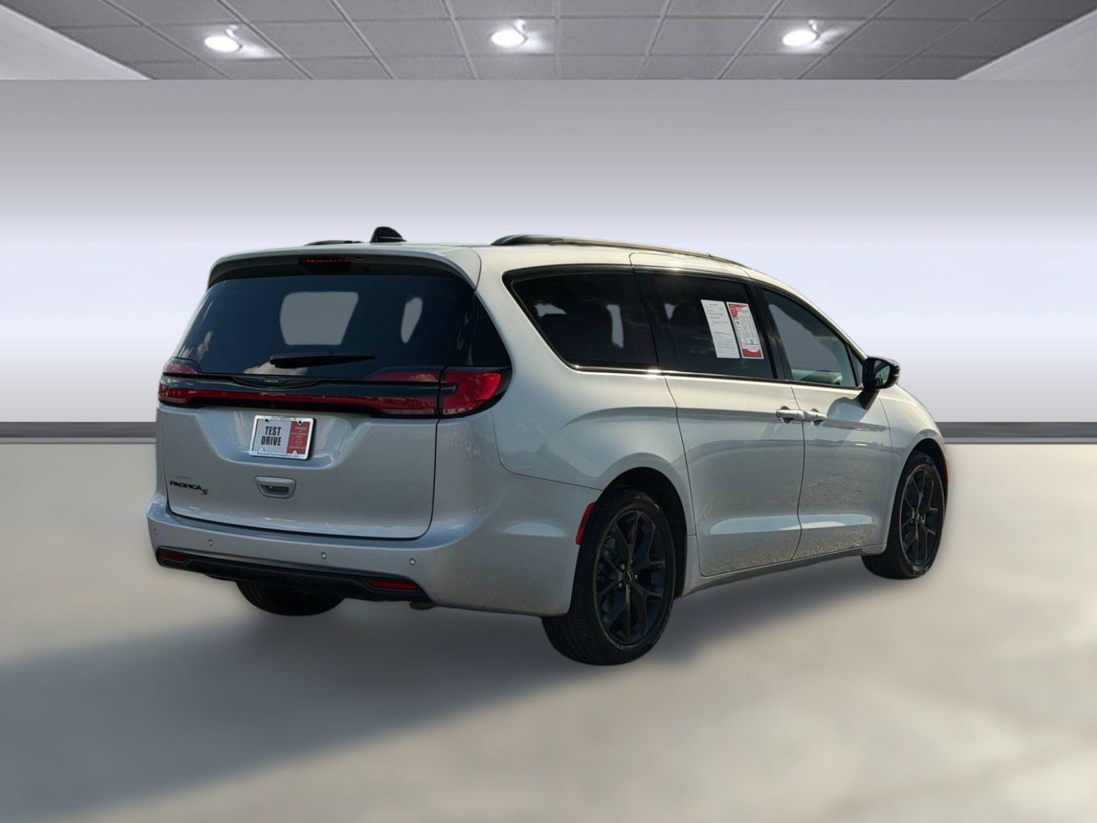 Used 2024 Chrysler Pacifica Touring-L w/ S Appearance Package FWD image 13