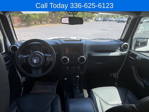 Used 2017 Jeep Wrangler Unlimited Rubicon w/ Connectivity Group AWD/4WD image 16