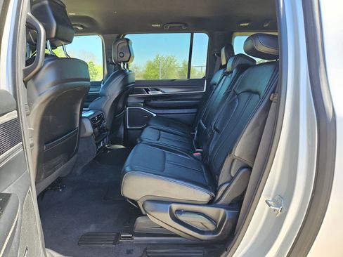 Used 2024 Jeep Wagoneer L Series II w/ Flexible Seating Group image 13