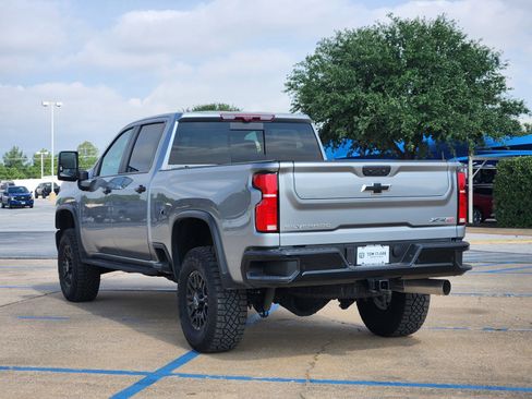 Used 2025 Chevrolet Silverado 2500 ZR2 AWD/4WD image 4