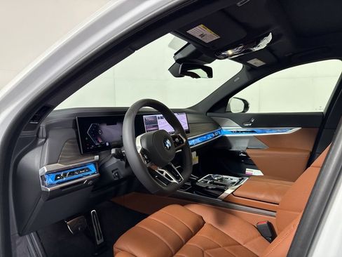 Used 2025 BMW 760i xDrive w/ Executive Package image 28