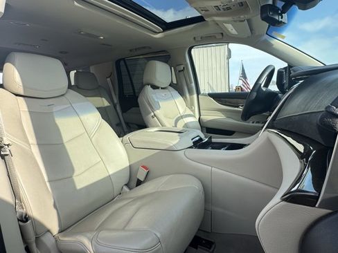Used 2018 Cadillac Escalade Luxury w/ LPO, Radiant Package image 30