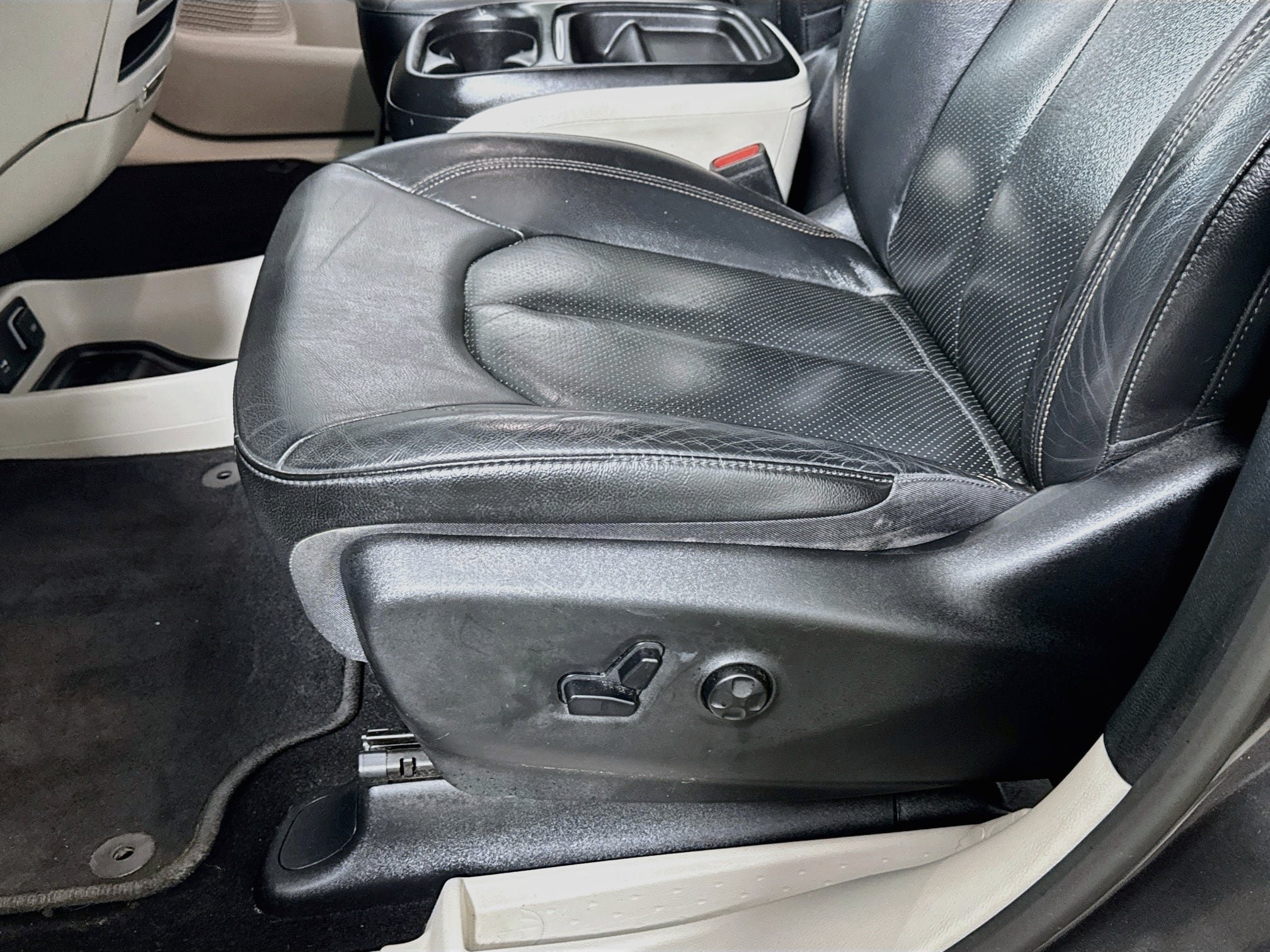 Used 2020 Chrysler Pacifica Touring-L FWD image 20