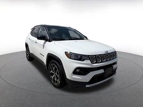 Used 2025 Jeep Compass Limited AWD/4WD image 3