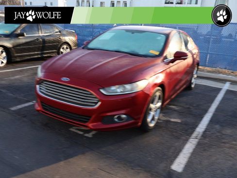 Used 2015 Ford Fusion SE image 3