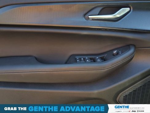 Certified 2024 Jeep Grand Cherokee L Altitude image 11