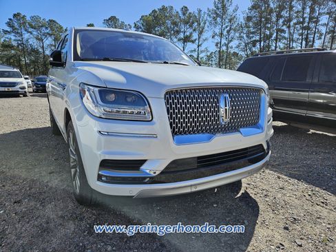 Used 2018 Lincoln Navigator Select w/ Technology Package image 4