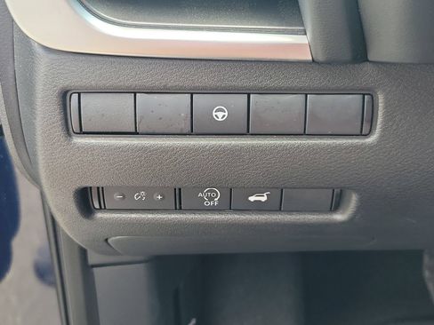 Used 2025 Nissan Rogue SV FWD image 30