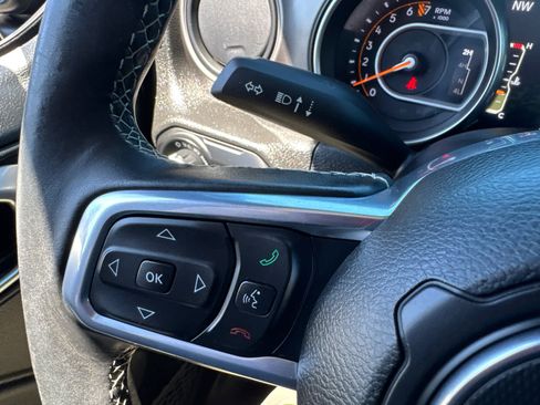 Used 2020 Jeep Gladiator Sport w/ Quick Order Package 24S AWD/4WD image 19