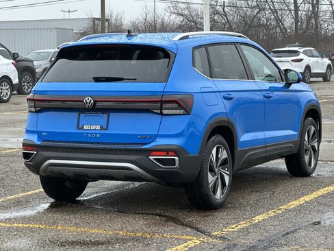 New 2026 Volkswagen Taos SE image 5