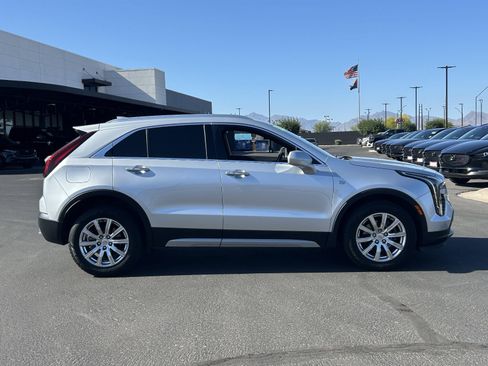 Used 2020 Cadillac XT4 Premium Luxury w/ Technology Package FWD image 7
