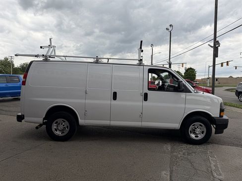 Used 2021 Chevrolet Express 3500 w/ Driver Convenience Package RWD image 5