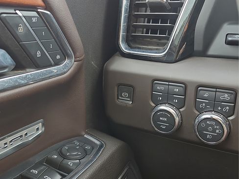 Used 2022 GMC Sierra 1500 Denali w/ Denali Reserve Package AWD/4WD image 13