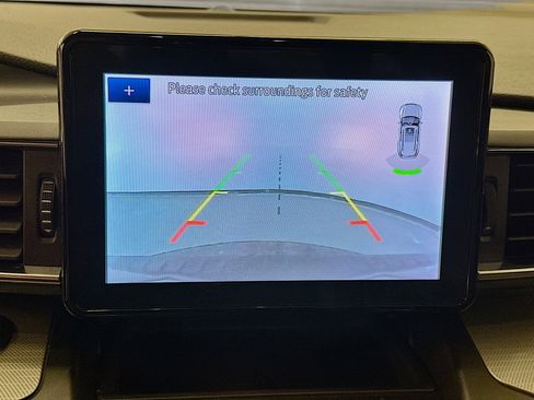 Used 2020 Ford Explorer XLT w/ Equipment Group 202A image 23