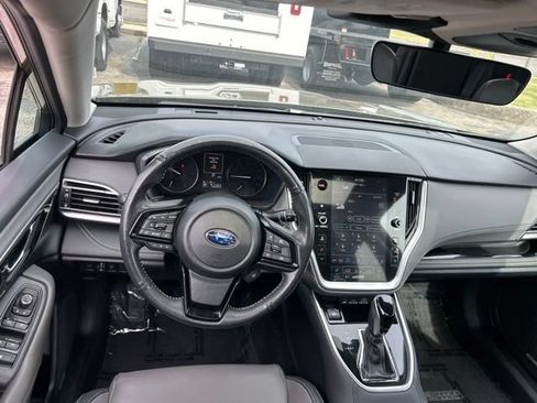 Used 2025 Subaru Outback Onyx Edition AWD/4WD image 27