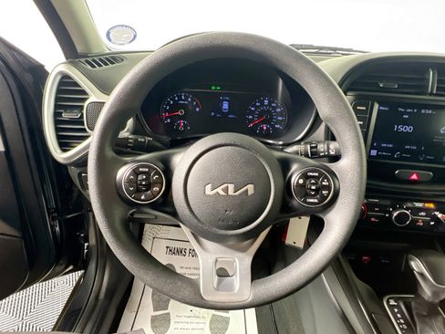 Used 2022 Kia Soul LX image 17