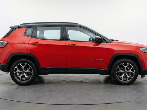 Used 2025 Jeep Compass Limited AWD/4WD image 11