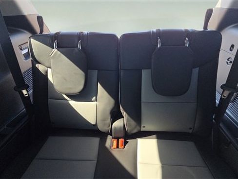 Used 2022 Ford Explorer XLT w/ Equipment Group 202A image 14