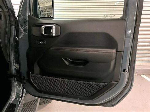 Used 2025 Jeep Wrangler Unlimited Rubicon AWD/4WD image 27