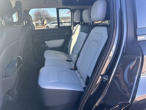 Used 2025 Land Rover Defender 110 V8 image 10