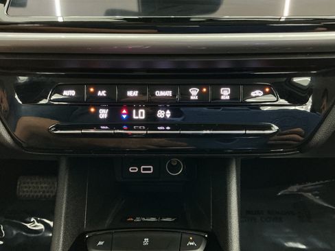 Used 2022 Chevrolet Bolt EUV LT w/ Driver Confidence Package FWD image 35
