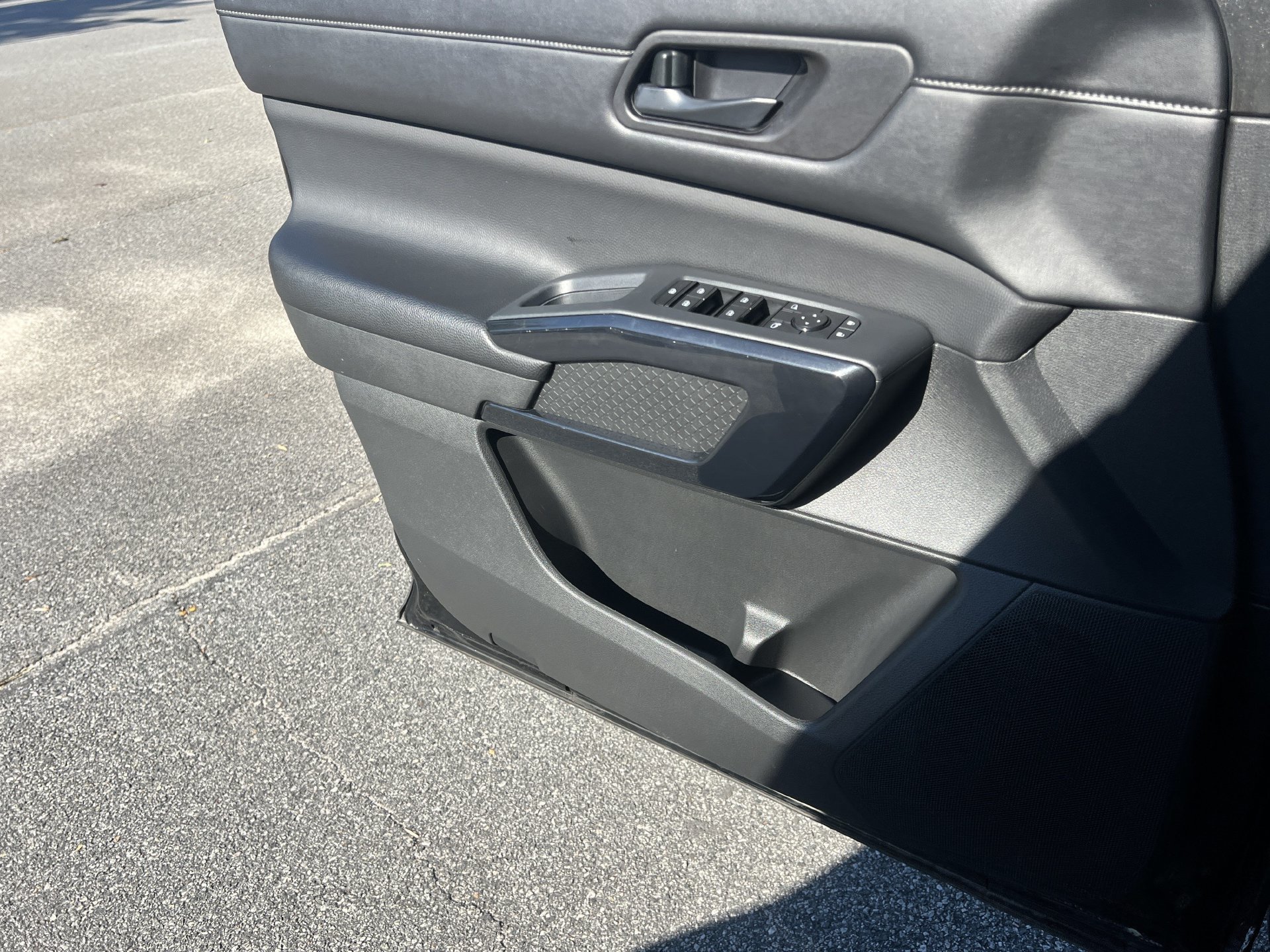 Used 2024 Nissan Pathfinder SV FWD image 14