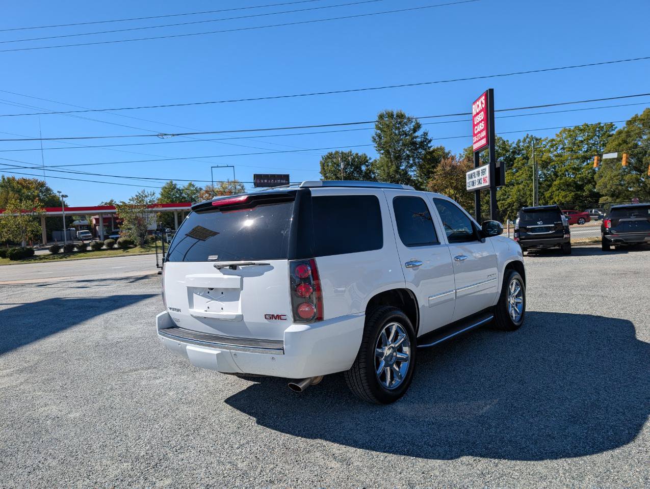 Used 2013 GMC Yukon Denali RWD image 7