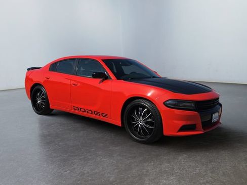 Used 2017 Dodge Charger SE w/ Blacktop Package RWD image 7