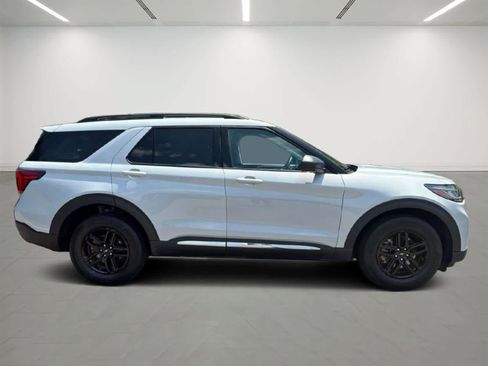Used 2025 Ford Explorer Active AWD/4WD image 5