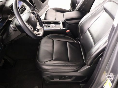 Used 2022 Ford Explorer XLT w/ Equipment Group 202A image 11