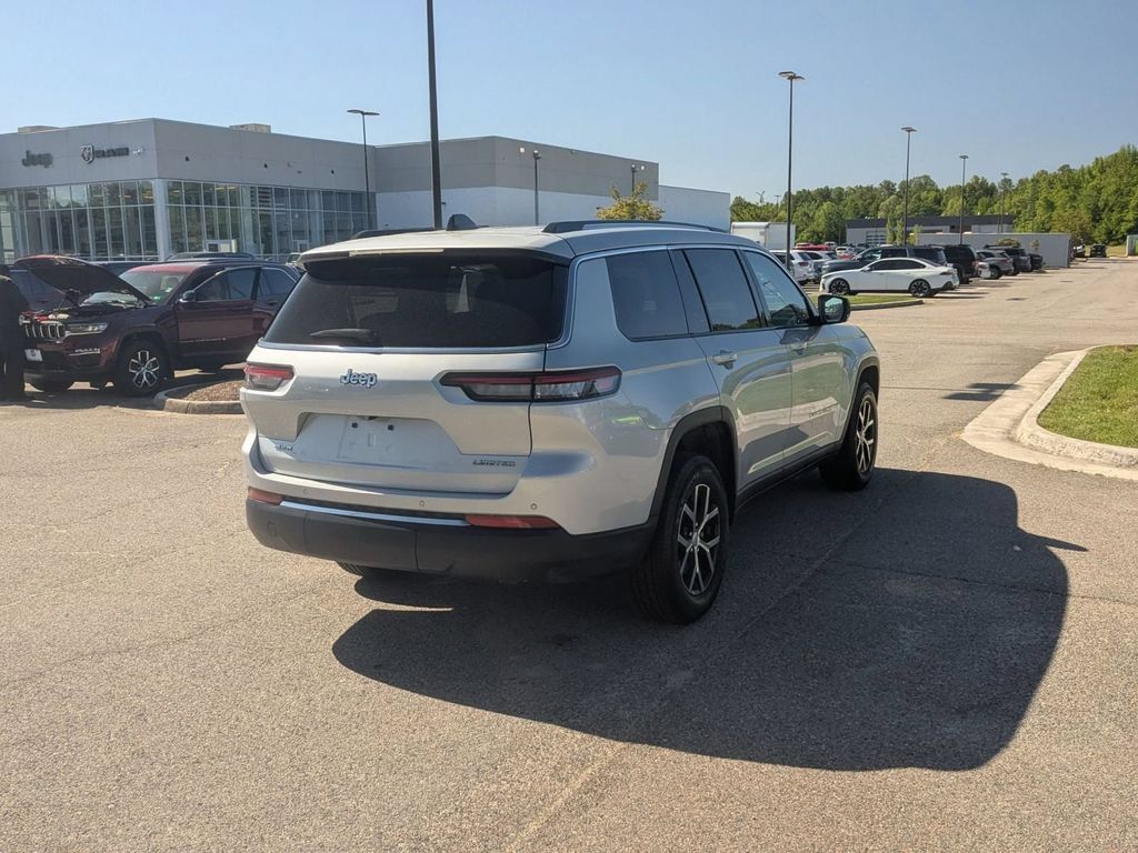 Used 2023 Jeep Grand Cherokee L Limited AWD/4WD image 5