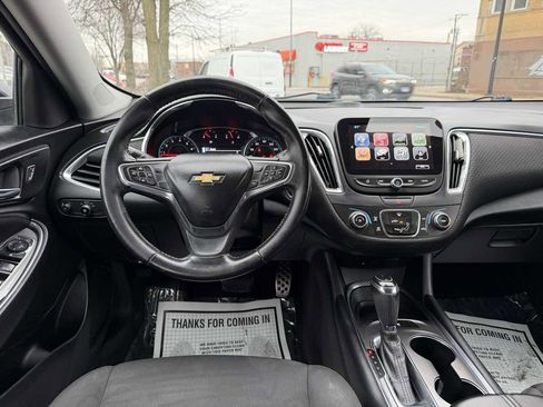 Used 2017 Chevrolet Malibu LT image 18
