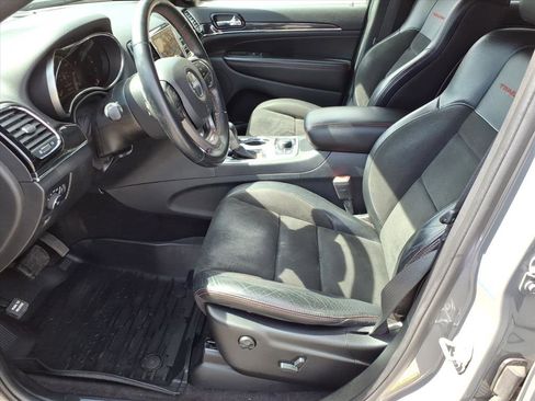 Used 2019 Jeep Grand Cherokee Trailhawk image 2